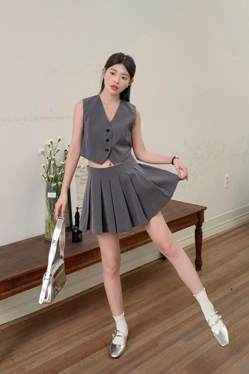 Grey pleated clearance skirt images