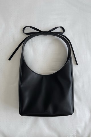 Bow On It Carryall in Black