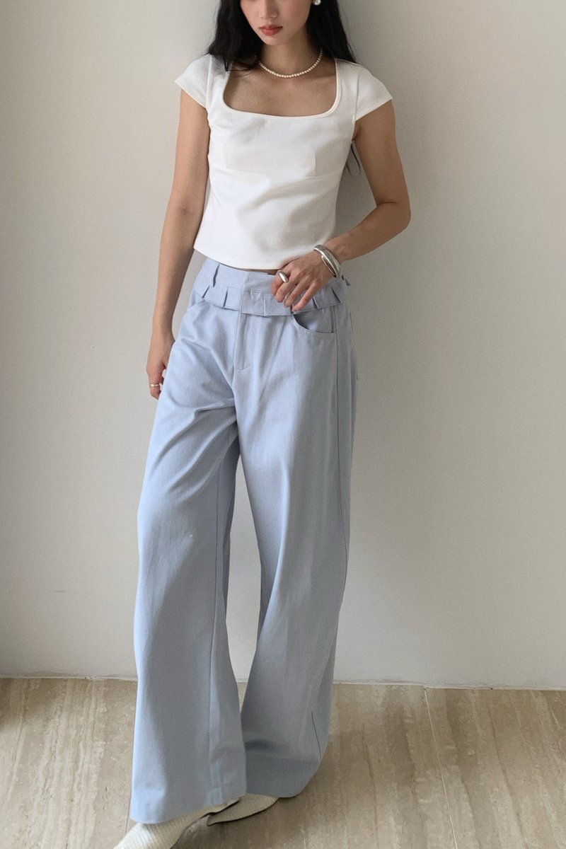 Ariel Pleated Barrel Pants in Blue