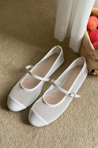 Maggie Mesh Flats in White