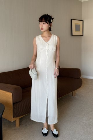 Camellia Slip-On in Black