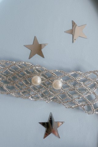 The Pearl Earrings (2 pairs)