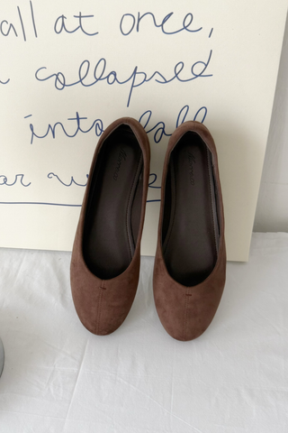 Mila Rounded Flat in Brown